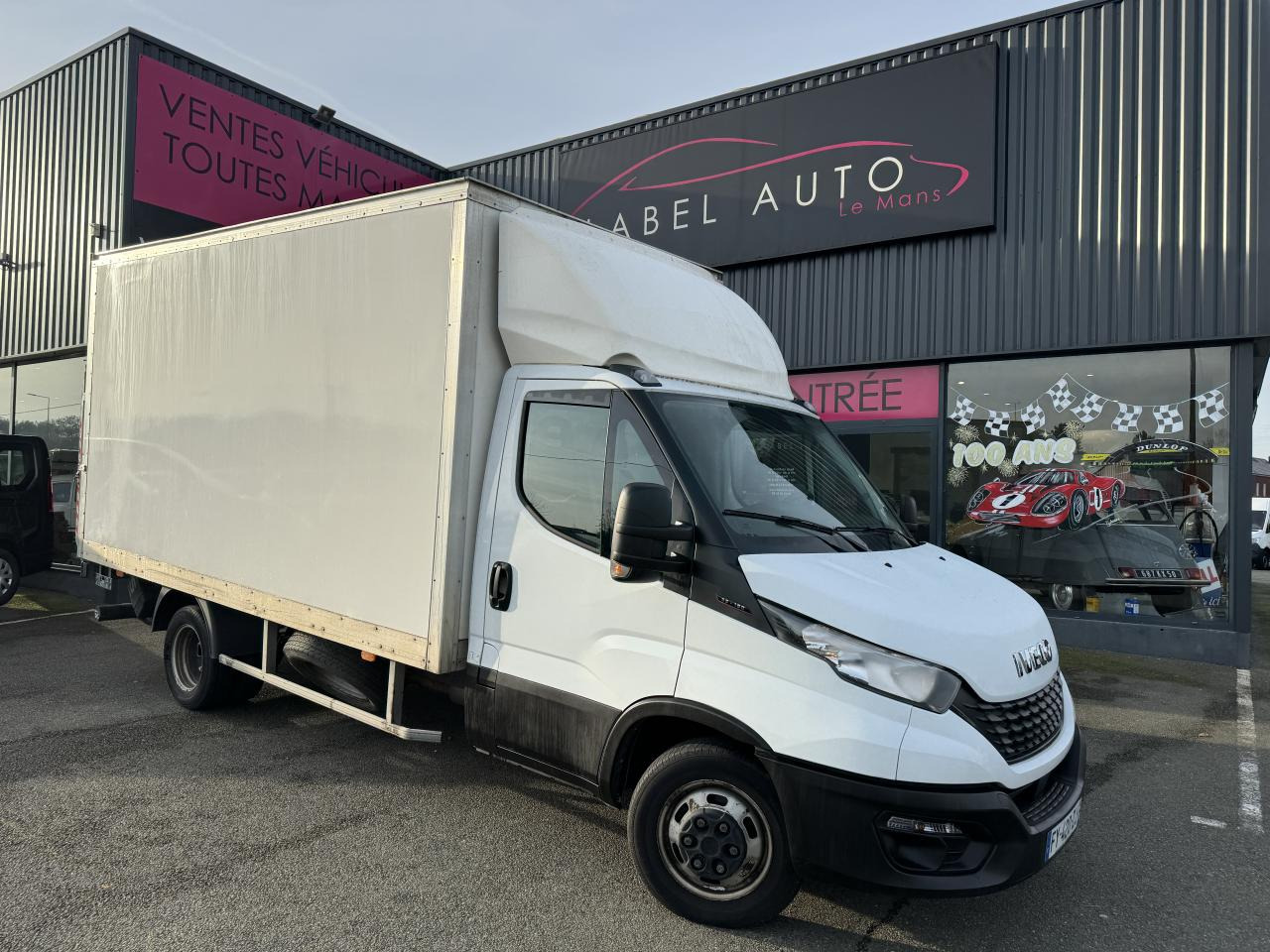 IVECO Daily 35C16 CAISSE HAYON 20M3 RJ 3.0L 160CH - Dobozos kisteherautó: 1 kép. IVECO Daily 35C16 CAISSE HAYON 20M3 RJ 3.0L 160CH - Dobozos kisteherautó: 1 kép.