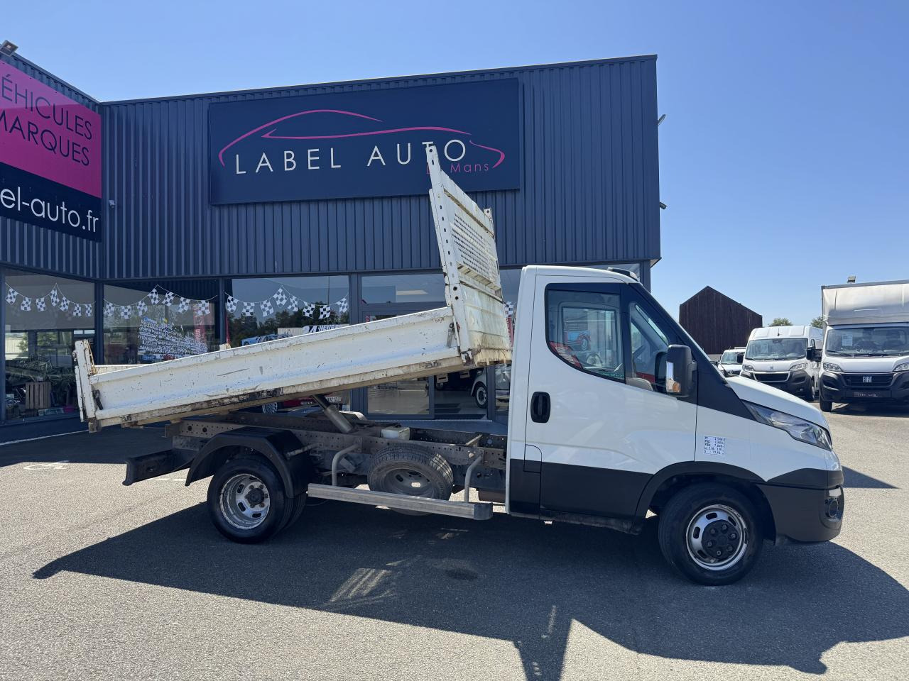 IVECO daily 35 C 12 BENNE RJ 2.3 120 CH - Billenőplatós kisteherautó: 1 kép. IVECO daily 35 C 12 BENNE RJ 2.3 120 CH - Billenőplatós kisteherautó: 1 kép.