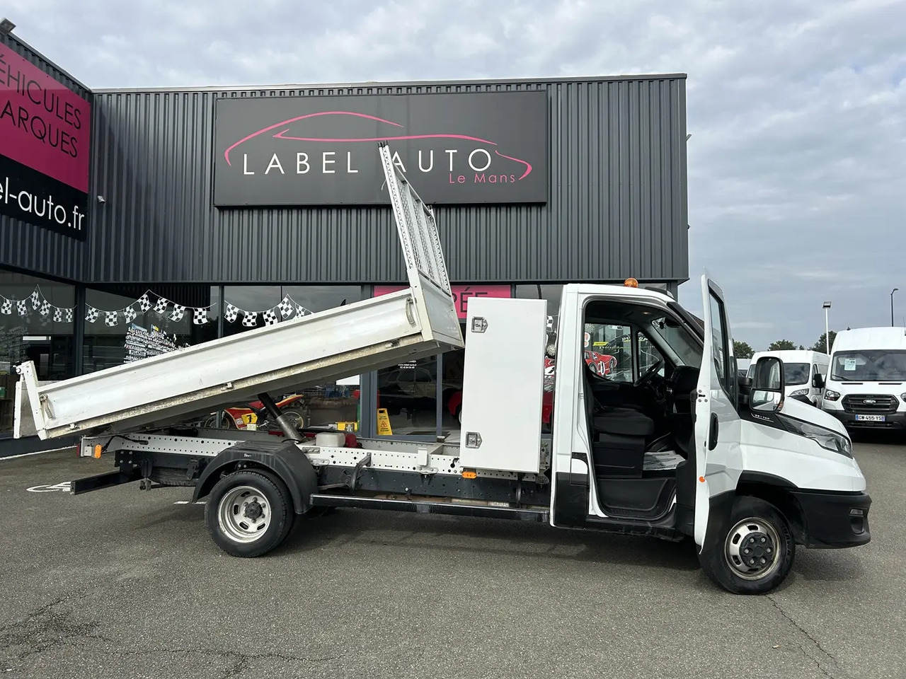 Iveco Daily 35C14 D EMPATTEMENT 3750 - Billenőplatós kisteherautó: 1 kép. Iveco Daily 35C14 D EMPATTEMENT 3750 - Billenőplatós kisteherautó: 1 kép.