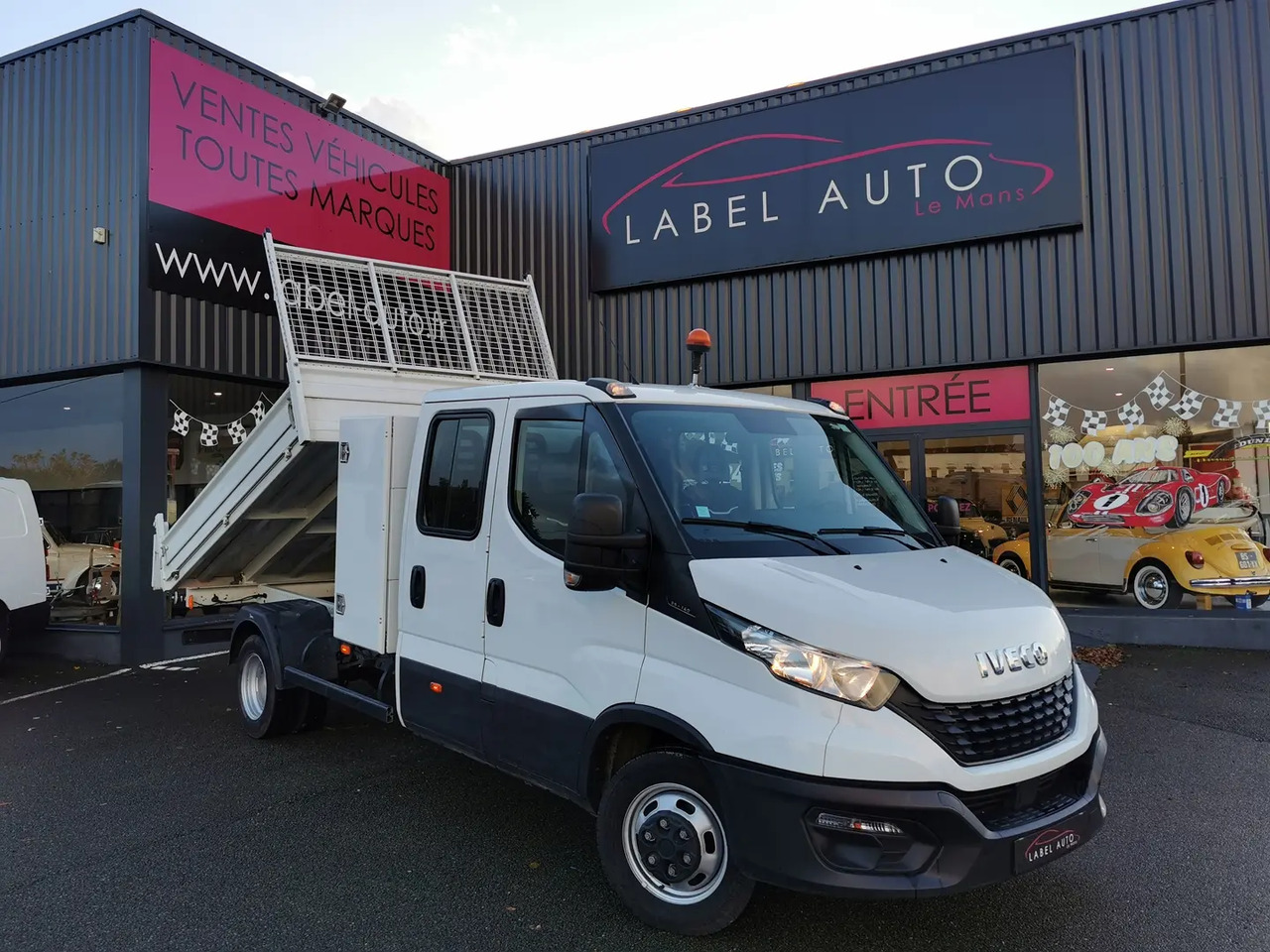 Iveco Daily 35C14H EMPATTEMENT 3750 - Billenőplatós kisteherautó, Duplakabinos kisteherautó: 5 kép. Iveco Daily 35C14H EMPATTEMENT 3750 - Billenőplatós kisteherautó, Duplakabinos kisteherautó: 5 kép.