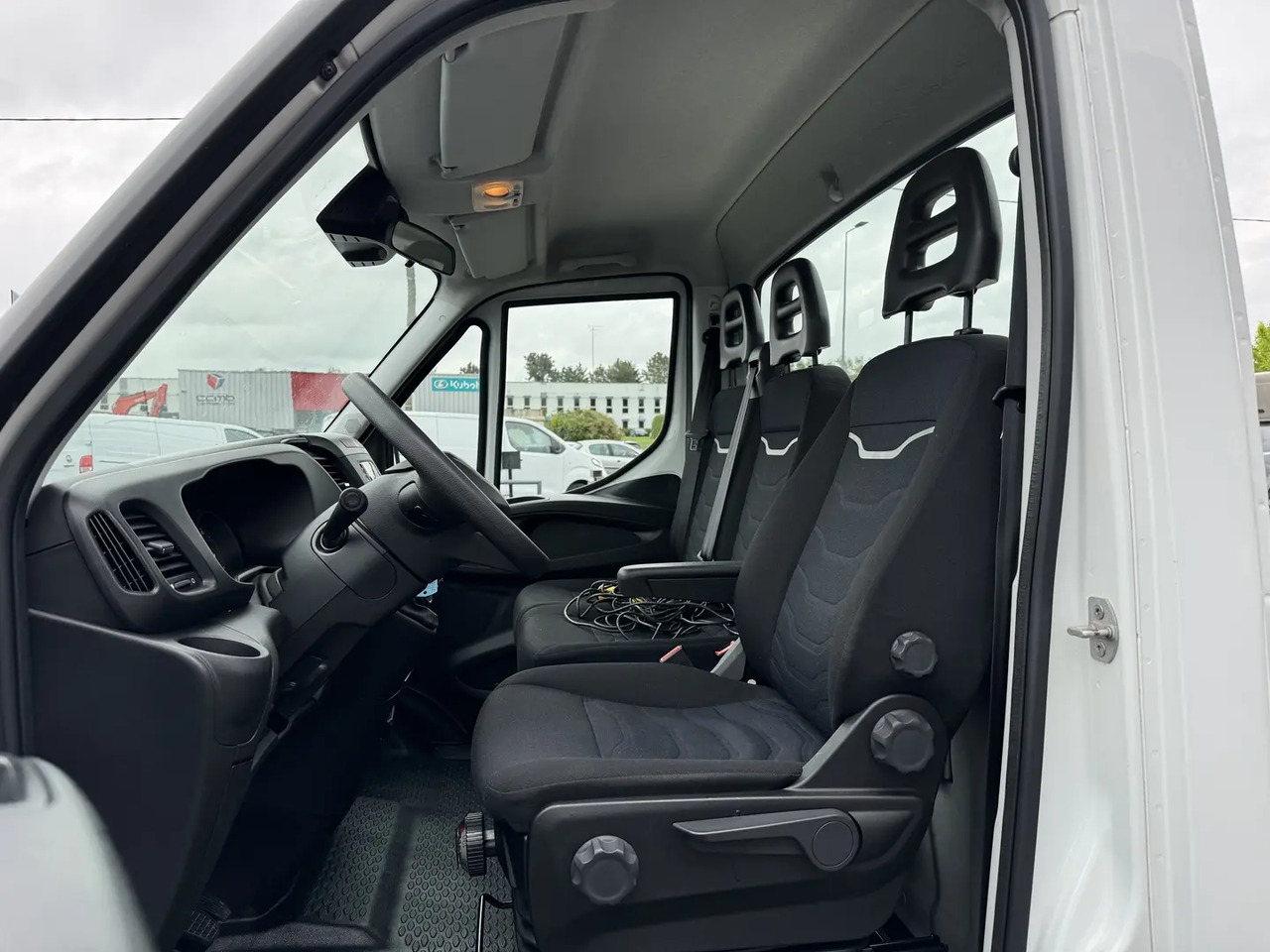 Iveco Daily 35C16H3.0 EMPATTEMENT 4100 - Vontató: 5 kép. Iveco Daily 35C16H3.0 EMPATTEMENT 4100 - Vontató: 5 kép.