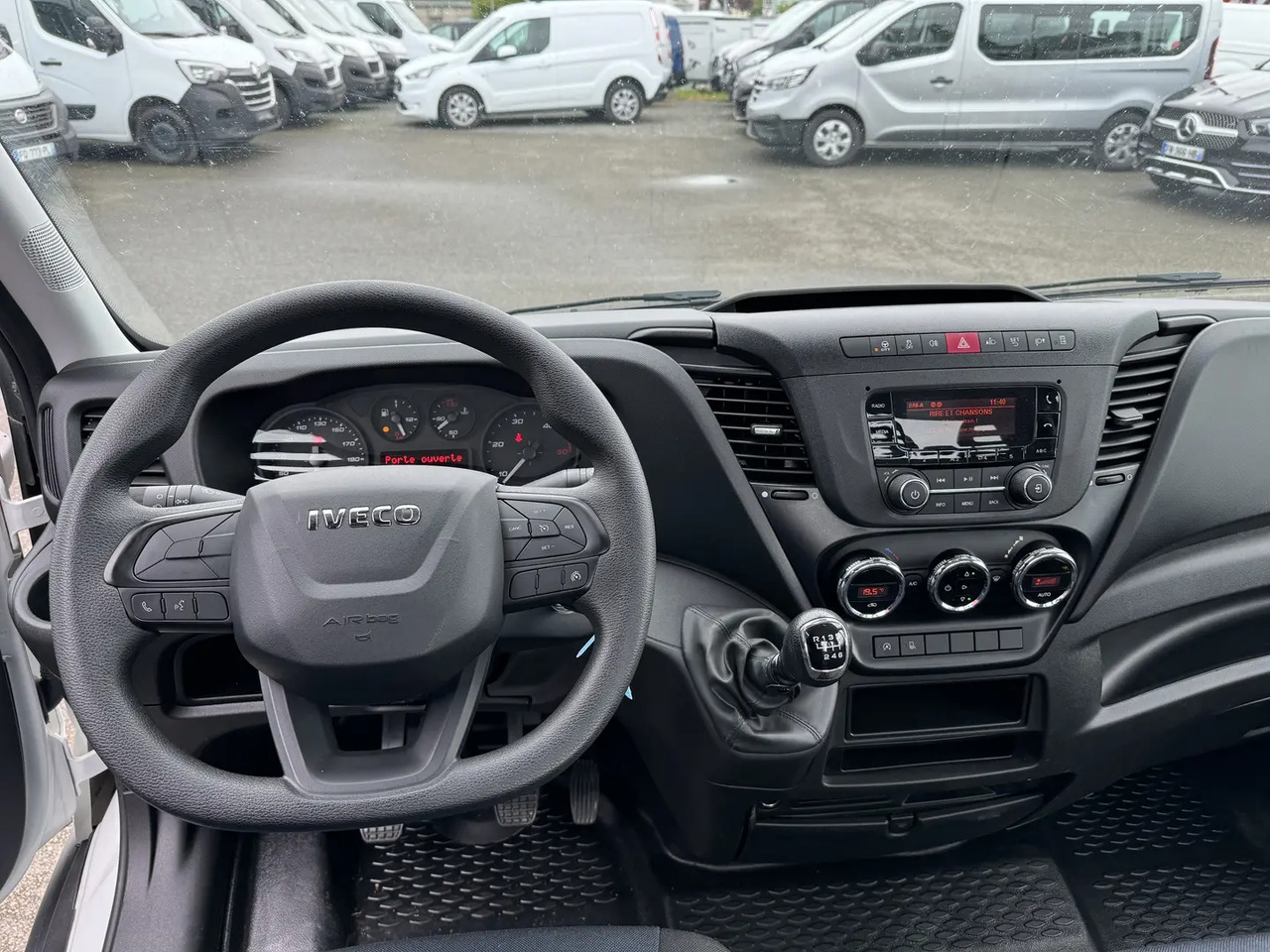 Iveco Daily 35S16H3.0 D EMPATTEMENT 4100 - Vontató: 4 kép. Iveco Daily 35S16H3.0 D EMPATTEMENT 4100 - Vontató: 4 kép.