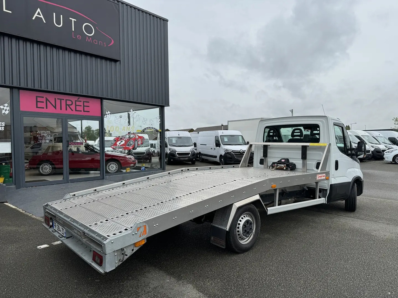 Iveco Daily 35S16H3.0 EMPATTEMENT 4100 - Vontató: 5 kép. Iveco Daily 35S16H3.0 EMPATTEMENT 4100 - Vontató: 5 kép.