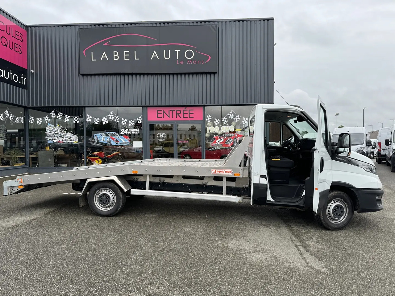 Iveco Daily 35S16H3.0 EMPATTEMENT 4100 - Vontató: 1 kép. Iveco Daily 35S16H3.0 EMPATTEMENT 4100 - Vontató: 1 kép.
