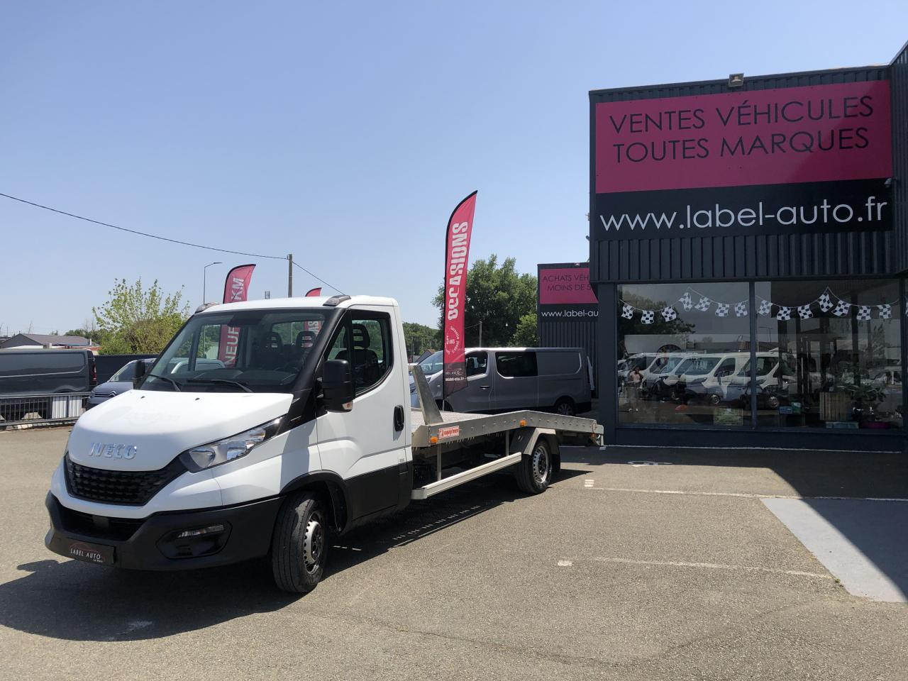 Iveco Daily IVECO PORTE VOITURE DEPANNEUSE 35 S 16 3L0 160 CH EMPATTEMENT 4100 PLATEAU FIX ALU EQUIP M - Autószállító teherautó: 5 kép. Iveco Daily IVECO PORTE VOITURE DEPANNEUSE 35 S 16 3L0 160 CH EMPATTEMENT 4100 PLATEAU FIX ALU EQUIP M - Autószállító teherautó: 5 kép.