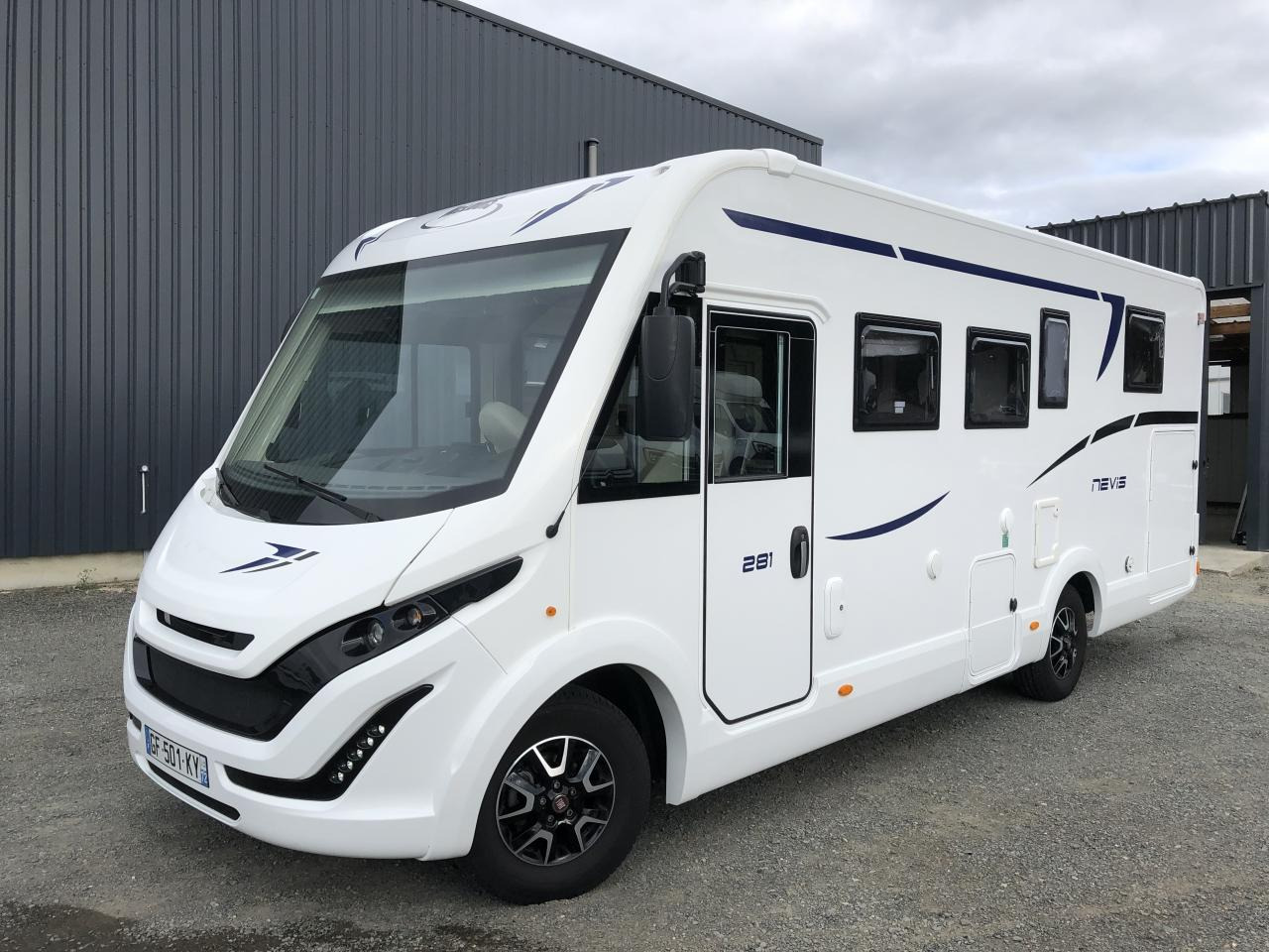 MC LOUIS NEVIS 281 - Integrált lakóautó: 1 kép. MC LOUIS NEVIS 281 - Integrált lakóautó: 1 kép.