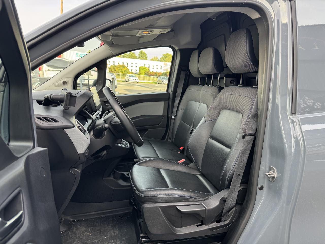 NISSAN Townstar L1 1.3 Tce - 130 FOURGON N-Connecta L1 - Furgon: 5 kép. NISSAN Townstar L1 1.3 Tce - 130 FOURGON N-Connecta L1 - Furgon: 5 kép.