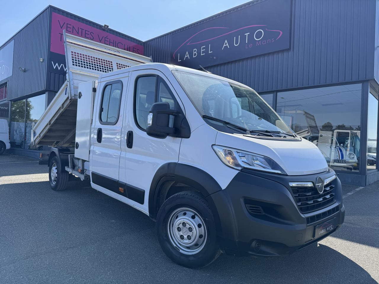 Opel Movano combi 3.5 MAXI 165CH BLUEHDI S&S BENNE COFFRE DOUBLE CABINE 6 PLACES - Billenőplatós kisteherautó: 2 kép. Opel Movano combi 3.5 MAXI 165CH BLUEHDI S&S BENNE COFFRE DOUBLE CABINE 6 PLACES - Billenőplatós kisteherautó: 2 kép.