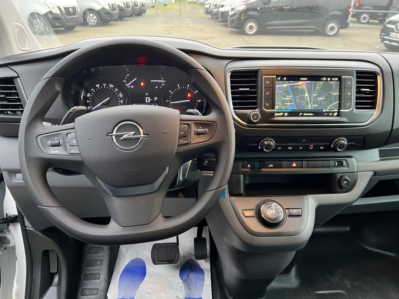 Opel Vivaro fourgon M 2.0 BLUEHDI 145CH EAT-8 PACK CLIM - Kis furgon: 4 kép. Opel Vivaro fourgon M 2.0 BLUEHDI 145CH EAT-8 PACK CLIM - Kis furgon: 4 kép.