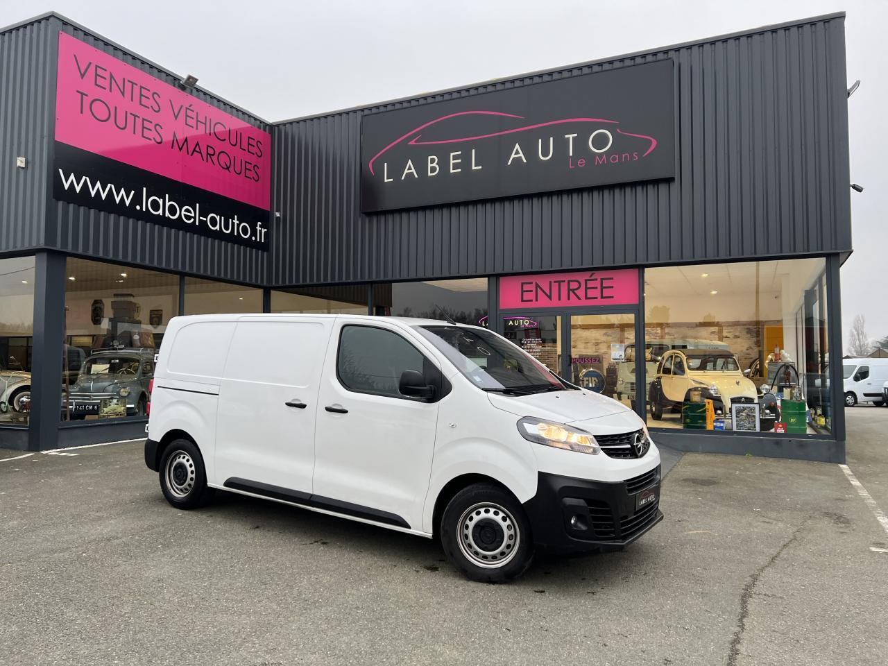 Opel Vivaro fourgon M 2.0 BLUEHDI 145CH EAT-8 PACK CLIM - Kis furgon: 2 kép. Opel Vivaro fourgon M 2.0 BLUEHDI 145CH EAT-8 PACK CLIM - Kis furgon: 2 kép.