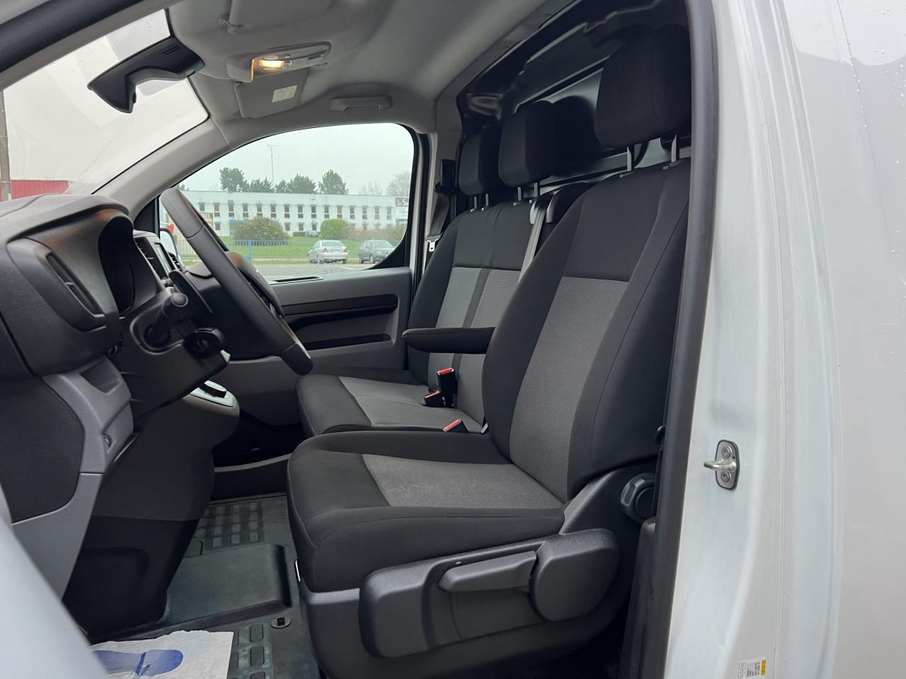 Opel Vivaro fourgon M 2.0 BLUEHDI 145CH EAT-8 PACK CLIM - Kis furgon: 5 kép. Opel Vivaro fourgon M 2.0 BLUEHDI 145CH EAT-8 PACK CLIM - Kis furgon: 5 kép.