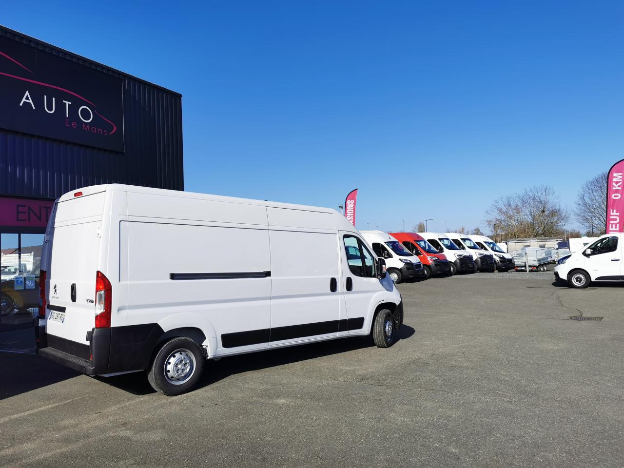 PEUGEOT Boxer 3.5t L2H2 2.2 HDi 140CH - Furgon: 4 kép. PEUGEOT Boxer 3.5t L2H2 2.2 HDi 140CH - Furgon: 4 kép.