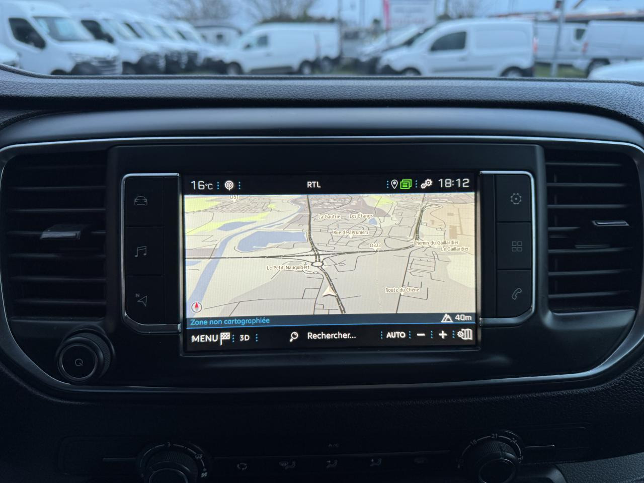 Furgon PEUGEOT EXPERT LONG 2.0 HDI 145CH ASPHALT: 9 kép. Furgon PEUGEOT EXPERT LONG 2.0 HDI 145CH ASPHALT: 9 kép.