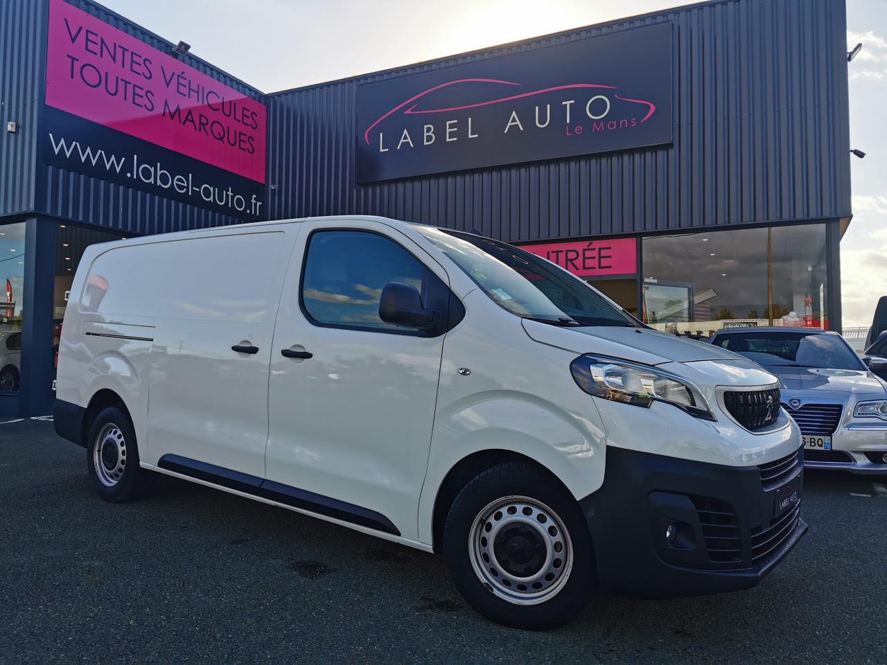 PEUGEOT EXPERT LONG 2.0 HDI 145CH ASPHALT - Furgon: 1 kép. PEUGEOT EXPERT LONG 2.0 HDI 145CH ASPHALT - Furgon: 1 kép.