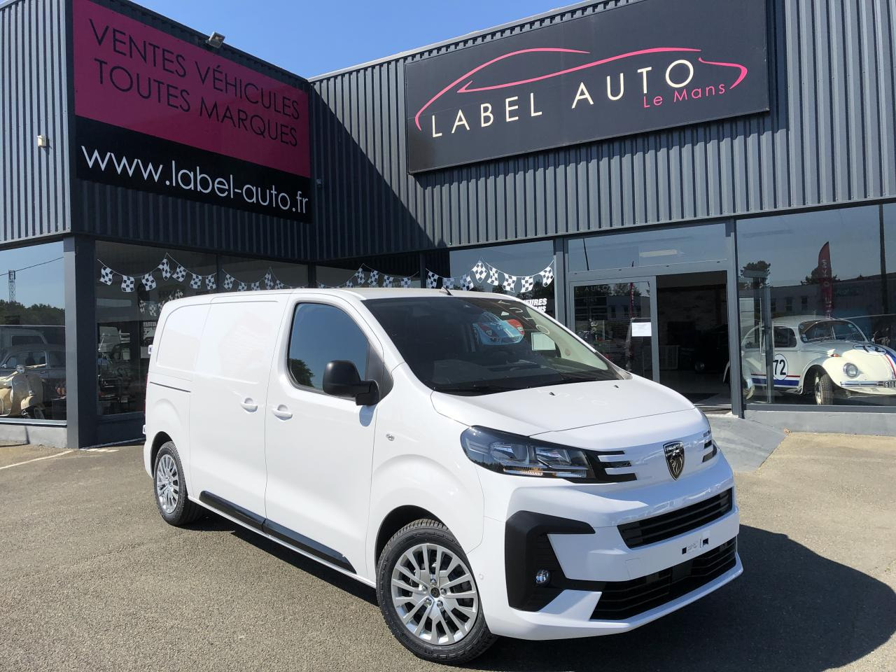 PEUGEOT EXPERT M 2.0 HDI 145CH EAT-8 - Furgon: 1 kép. PEUGEOT EXPERT M 2.0 HDI 145CH EAT-8 - Furgon: 1 kép.