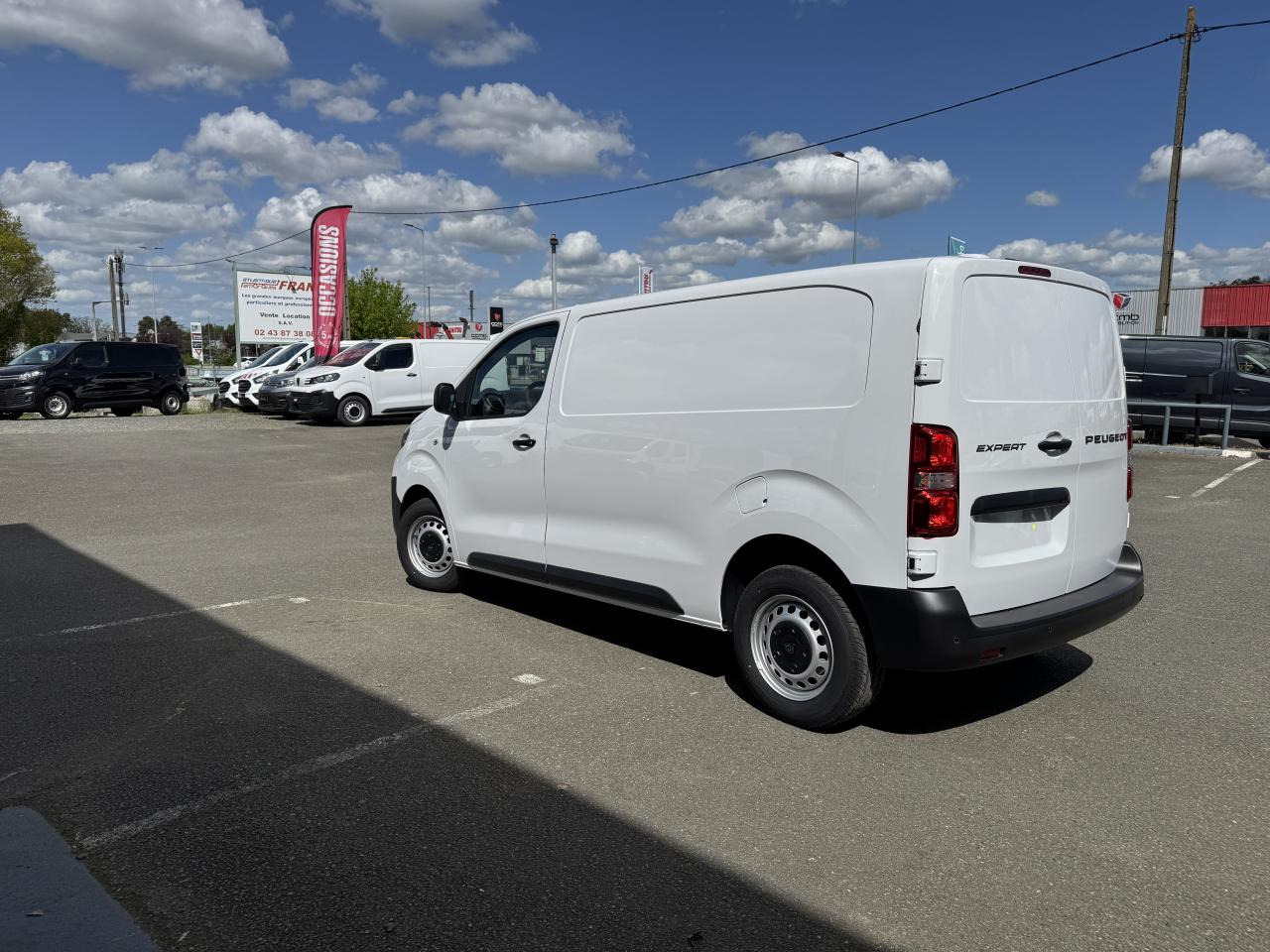 Új Furgon PEUGEOT Expert M 2.0 BlueHDi - 145 III FOURGON Fourgon PHASE 2: 10 kép. Új Furgon PEUGEOT Expert M 2.0 BlueHDi - 145 III FOURGON Fourgon PHASE 2: 10 kép.