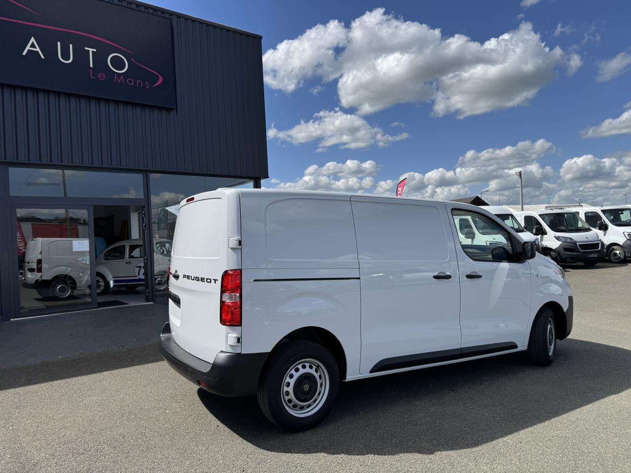 Új Furgon PEUGEOT Expert M 2.0 BlueHDi - 145 III FOURGON Fourgon PHASE 2: 8 kép. Új Furgon PEUGEOT Expert M 2.0 BlueHDi - 145 III FOURGON Fourgon PHASE 2: 8 kép.