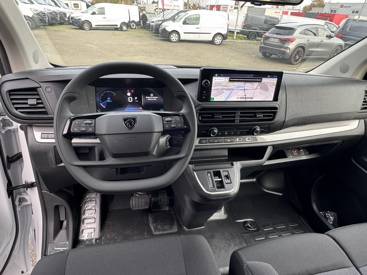 PEUGEOT Expert M 2.0 BlueHDi - 145 S&S - BV EAT8 III FOURGON Fourgon PHASE 2 - Furgon: 4 kép. PEUGEOT Expert M 2.0 BlueHDi - 145 S&S - BV EAT8 III FOURGON Fourgon PHASE 2 - Furgon: 4 kép.