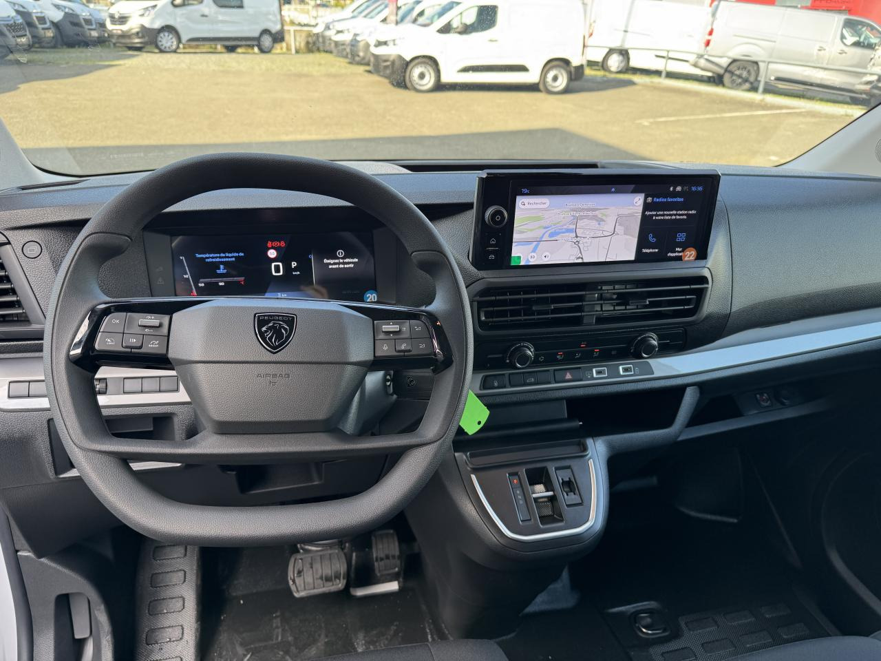 PEUGEOT Expert M 2.0 BlueHDi - 145 S&S - BV EAT8 III FOURGON Fourgon PHASE 2 - Furgon: 4 kép. PEUGEOT Expert M 2.0 BlueHDi - 145 S&S - BV EAT8 III FOURGON Fourgon PHASE 2 - Furgon: 4 kép.