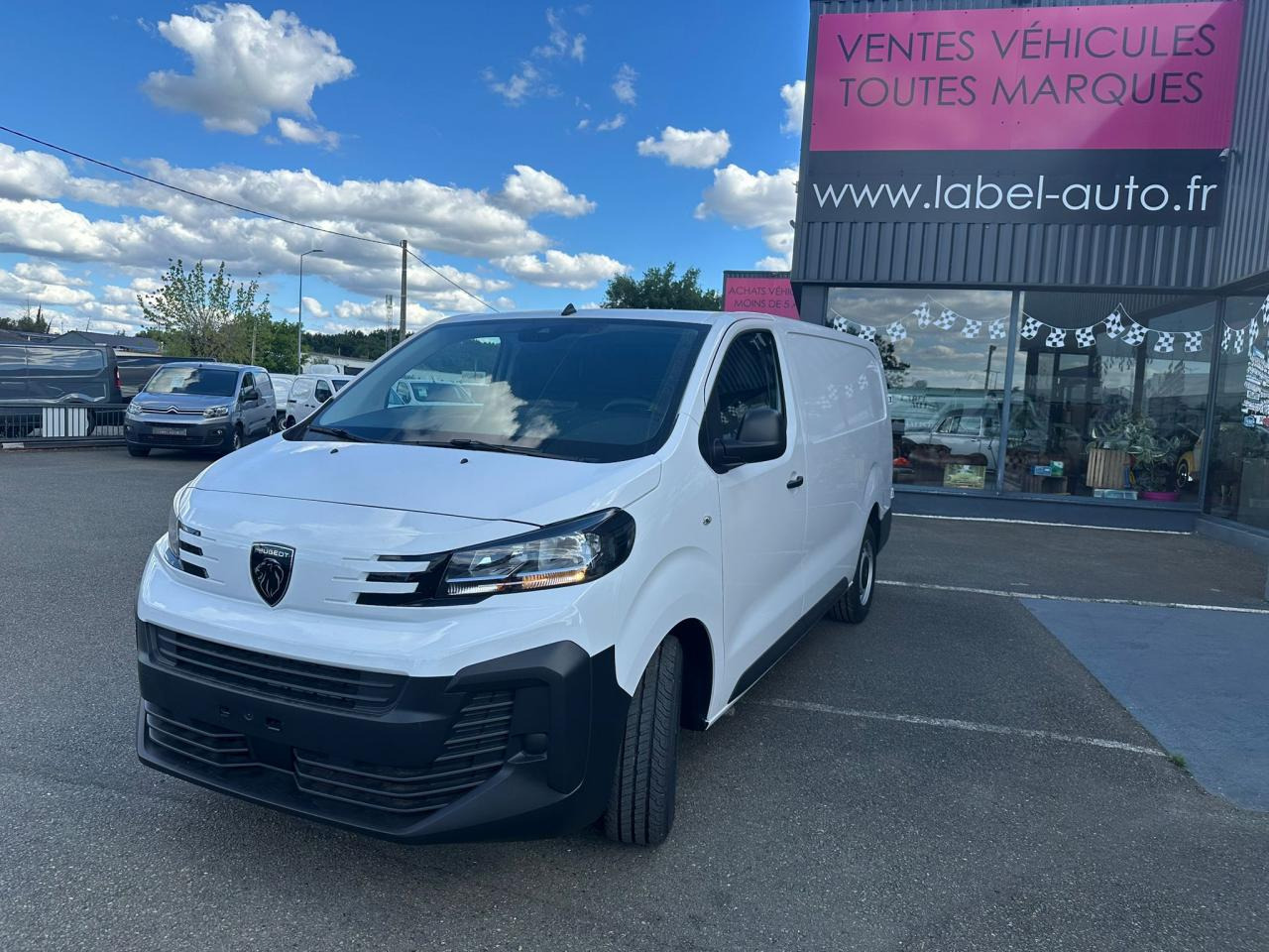 PEUGEOT Expert XL 2.0 BlueHDi - 145 III FOURGON Fourgon PHASE 2 - Furgon: 2 kép. PEUGEOT Expert XL 2.0 BlueHDi - 145 III FOURGON Fourgon PHASE 2 - Furgon: 2 kép.