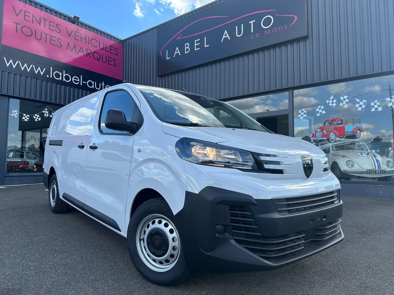 PEUGEOT Expert XL 2.0 BlueHDi 145CH - Furgon: 1 kép. PEUGEOT Expert XL 2.0 BlueHDi 145CH - Furgon: 1 kép.