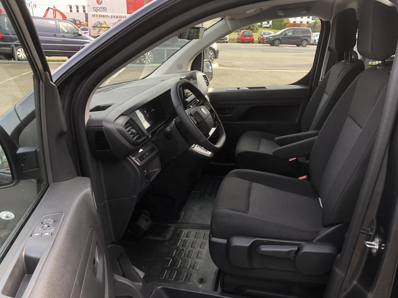 PEUGEOT Expert XL 2.0 BlueHDi - 180 S&S - BV EAT8 III CABINE APPROFONDIE Fourgon Cabine approfondie Fix - Furgon: 5 kép. PEUGEOT Expert XL 2.0 BlueHDi - 180 S&S - BV EAT8 III CABINE APPROFONDIE Fourgon Cabine approfondie Fix - Furgon: 5 kép.