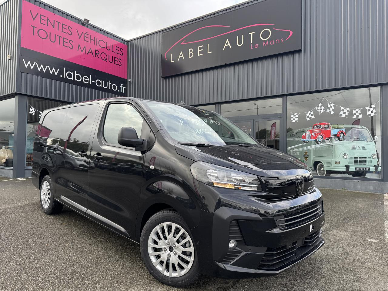 PEUGEOT Expert XL 2.0 BlueHDi - 180 S&S - BV EAT8 III CABINE APPROFONDIE Fourgon Cabine approfondie Fix - Furgon: 1 kép. PEUGEOT Expert XL 2.0 BlueHDi - 180 S&S - BV EAT8 III CABINE APPROFONDIE Fourgon Cabine approfondie Fix - Furgon: 1 kép.