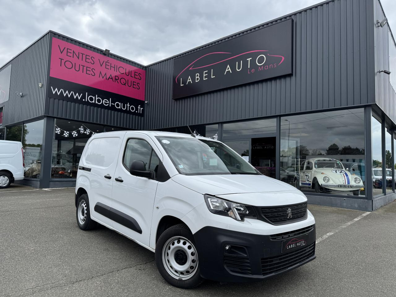 PEUGEOT PARTNER M 650 KG 1.5 HDI 130 CH EAT-8 2 PL PREMIUM - Furgon: 1 kép. PEUGEOT PARTNER M 650 KG 1.5 HDI 130 CH EAT-8 2 PL PREMIUM - Furgon: 1 kép.