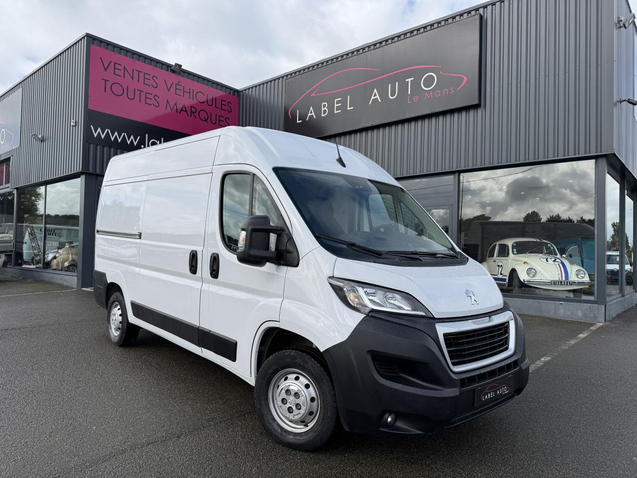 PEUGEOT boxer 333 L2H2 2.2 BLUEHDI S&S 140CH ASPHALT - Furgon: 1 kép. PEUGEOT boxer 333 L2H2 2.2 BLUEHDI S&S 140CH ASPHALT - Furgon: 1 kép.