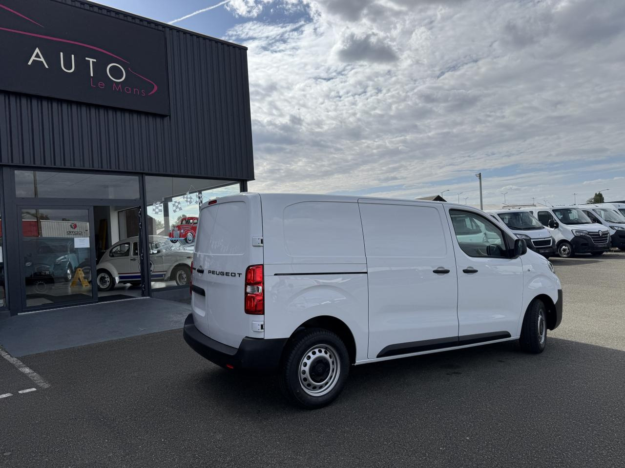 PEUGEOT expert M 2.0 BLUEHDI 145CH PACK PREMIUM CONNECT - Furgon: 5 kép. PEUGEOT expert M 2.0 BLUEHDI 145CH PACK PREMIUM CONNECT - Furgon: 5 kép.