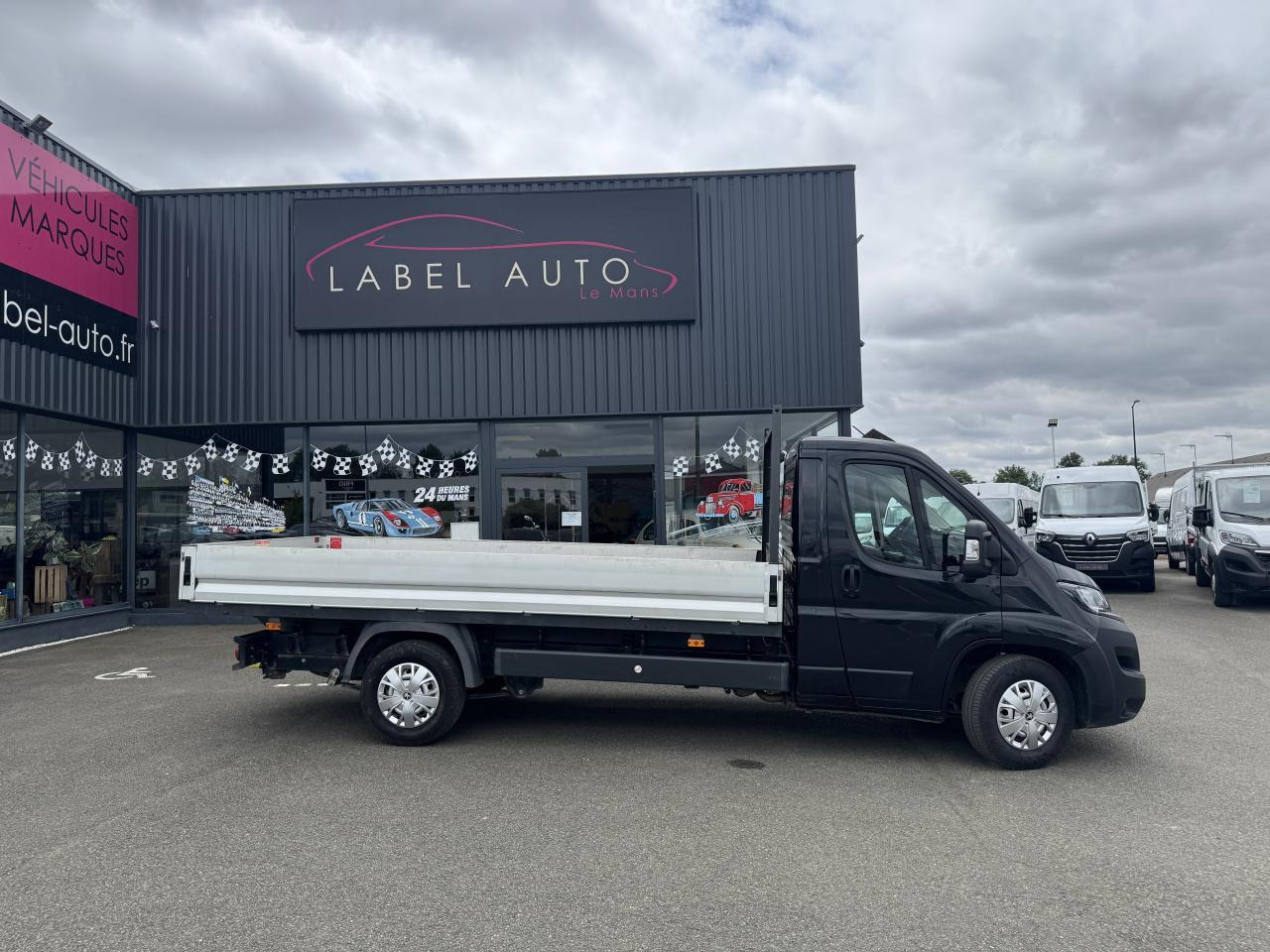 Peugeot Boxer PEUGEOT 3T5 PLATEAU 4M20 2.2 HDI 140 CH PREMIUM - Platós kisteherautó: 1 kép. Peugeot Boxer PEUGEOT 3T5 PLATEAU 4M20 2.2 HDI 140 CH PREMIUM - Platós kisteherautó: 1 kép.
