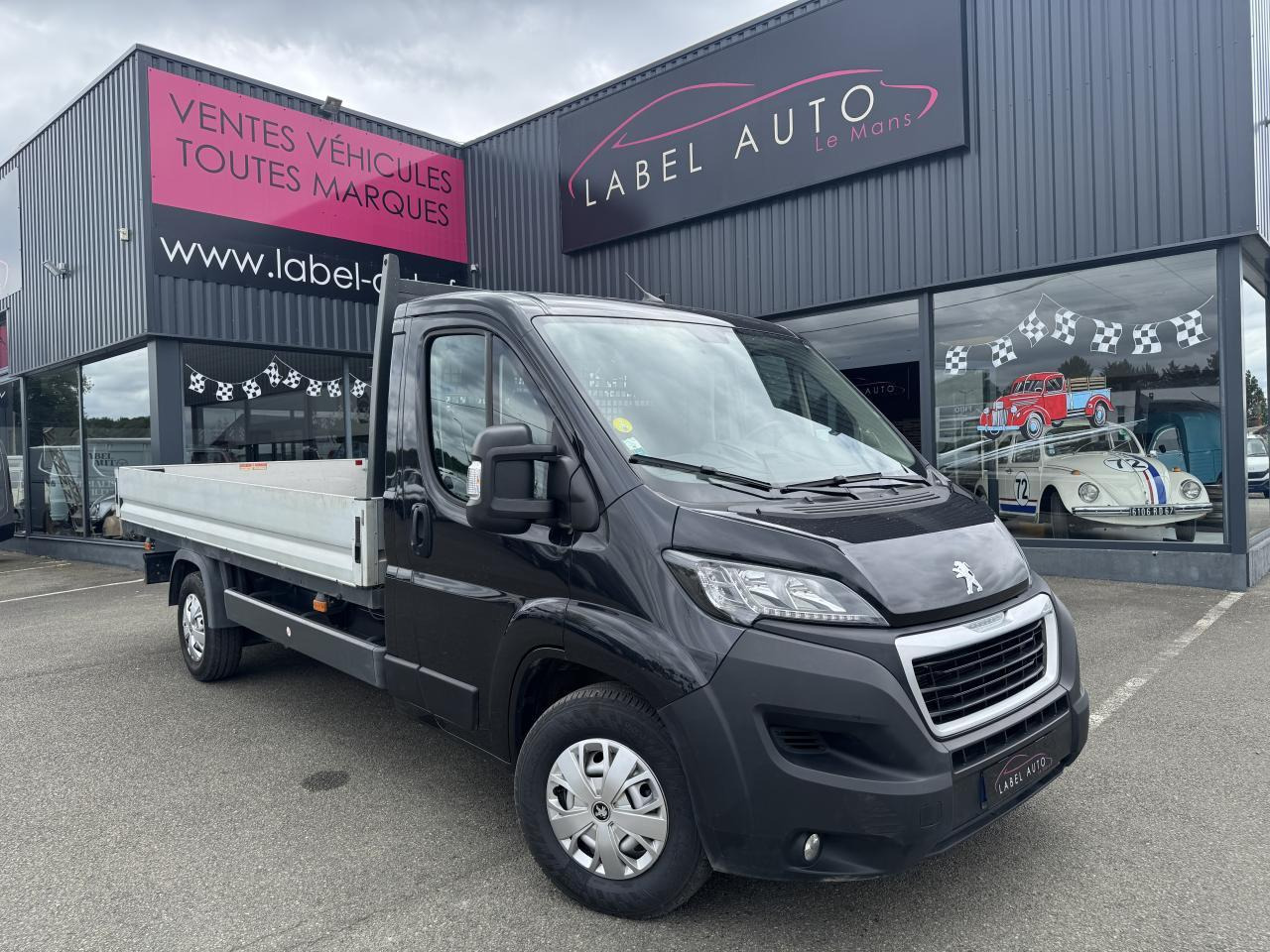 Peugeot Boxer PEUGEOT 3T5 PLATEAU 4M20 2.2 HDI 140 CH PREMIUM - Platós kisteherautó: 4 kép. Peugeot Boxer PEUGEOT 3T5 PLATEAU 4M20 2.2 HDI 140 CH PREMIUM - Platós kisteherautó: 4 kép.