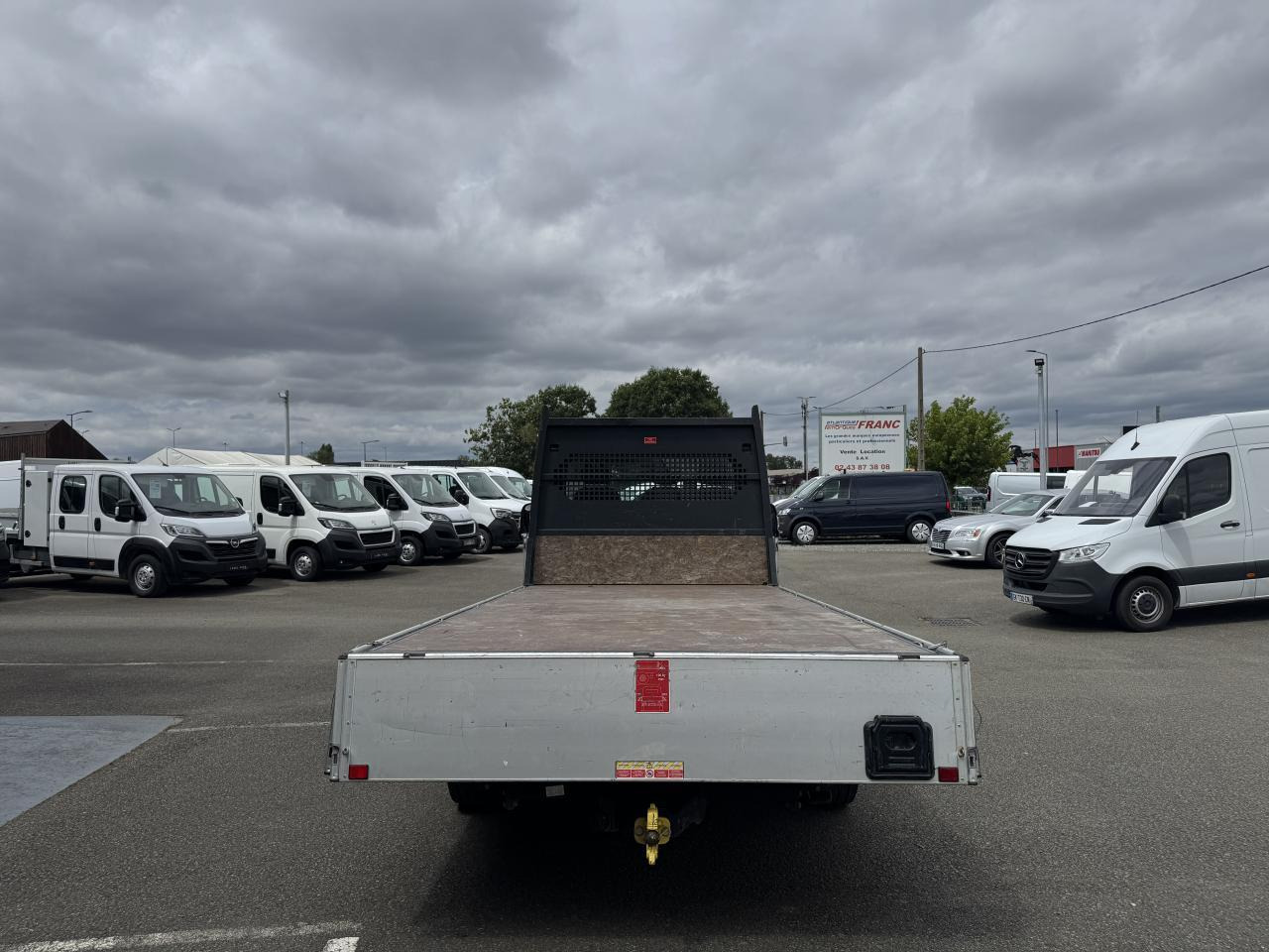 Peugeot Boxer PEUGEOT 3T5 PLATEAU 4M20 2.2 HDI 140 CH PREMIUM - Platós kisteherautó: 2 kép. Peugeot Boxer PEUGEOT 3T5 PLATEAU 4M20 2.2 HDI 140 CH PREMIUM - Platós kisteherautó: 2 kép.