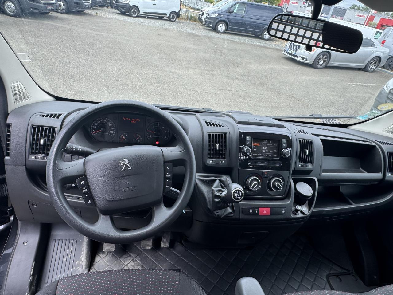 Peugeot Boxer PEUGEOT 3T5 PLATEAU 4M20 2.2 HDI 140 CH PREMIUM - Platós kisteherautó: 3 kép. Peugeot Boxer PEUGEOT 3T5 PLATEAU 4M20 2.2 HDI 140 CH PREMIUM - Platós kisteherautó: 3 kép.