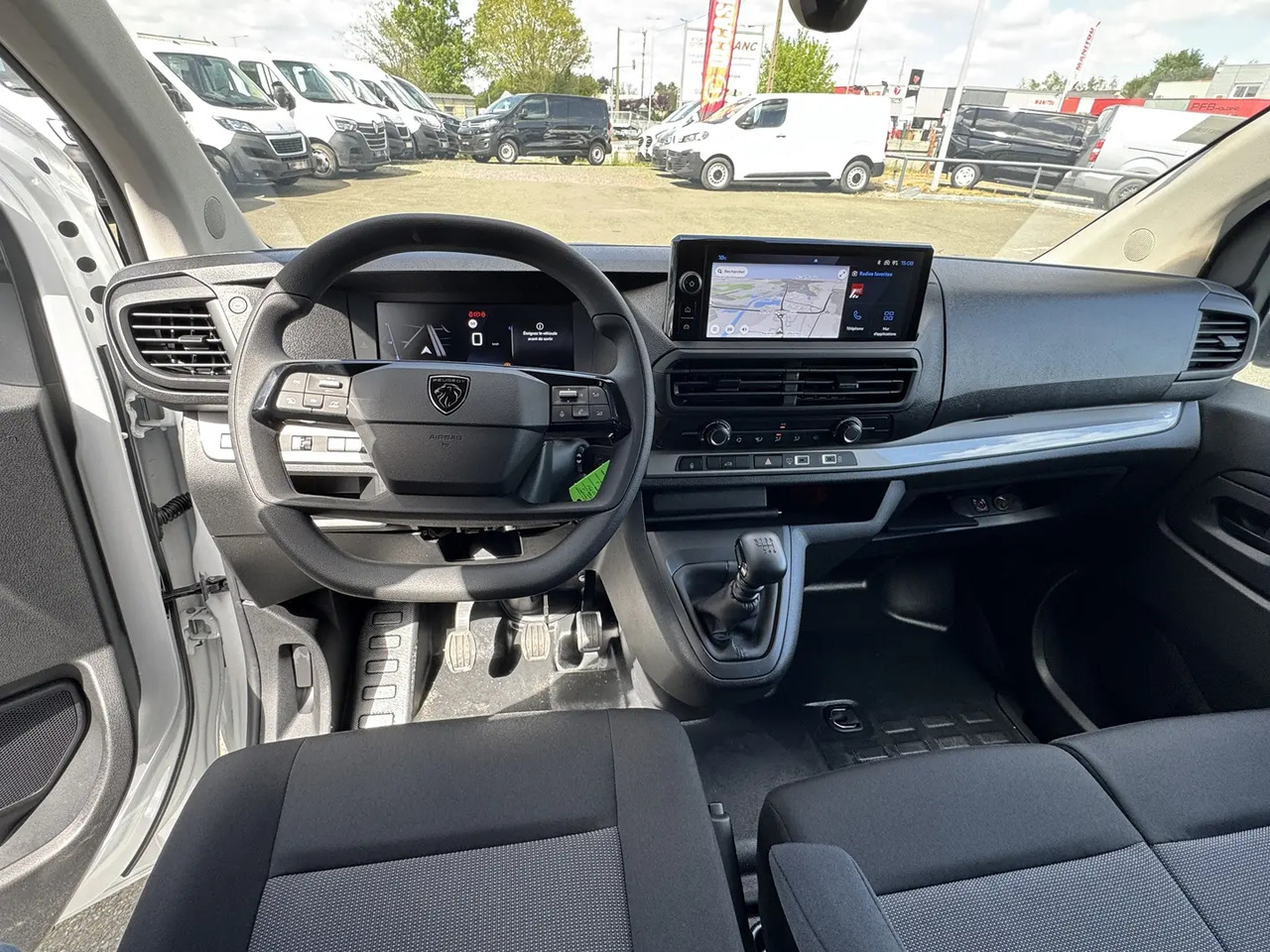 Peugeot Expert M 2.0 BLUEHDI 145CH PACK PREMIUM CONNECT - Furgon: 4 kép. Peugeot Expert M 2.0 BLUEHDI 145CH PACK PREMIUM CONNECT - Furgon: 4 kép.