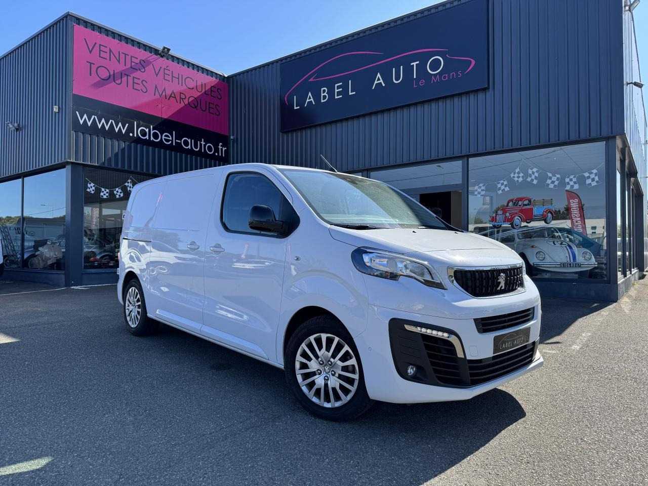 Peugeot Expert Standard 2.0 BlueHDi - 145 S&S - BV EAT8 III FOURGON Fourgon Asphalt PHASE 1 - Furgon: 1 kép. Peugeot Expert Standard 2.0 BlueHDi - 145 S&S - BV EAT8 III FOURGON Fourgon Asphalt PHASE 1 - Furgon: 1 kép.