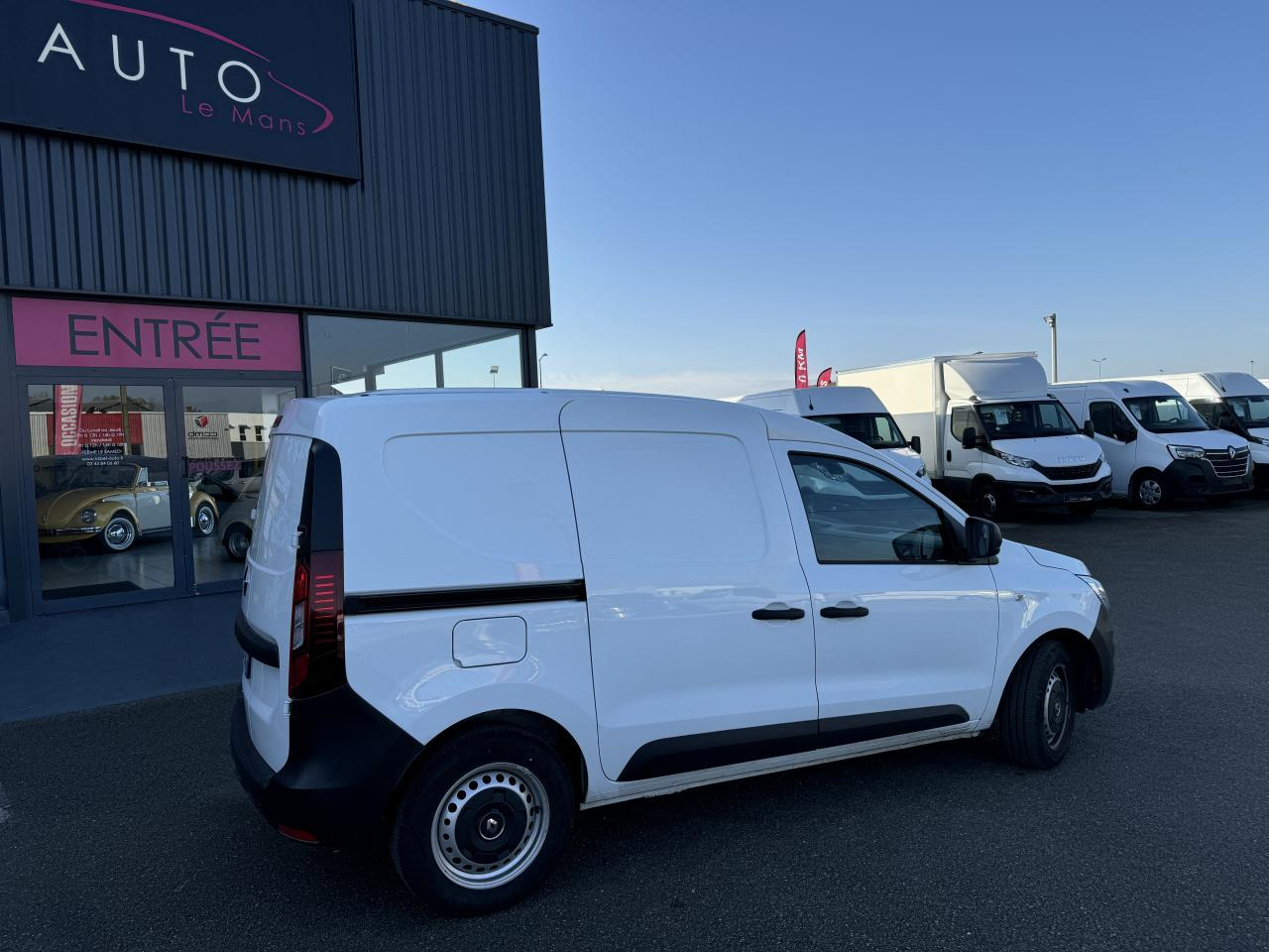 RENAULT EXPRESS 1.5 DCI 75CH CONFORT - Furgon: 5 kép. RENAULT EXPRESS 1.5 DCI 75CH CONFORT - Furgon: 5 kép.