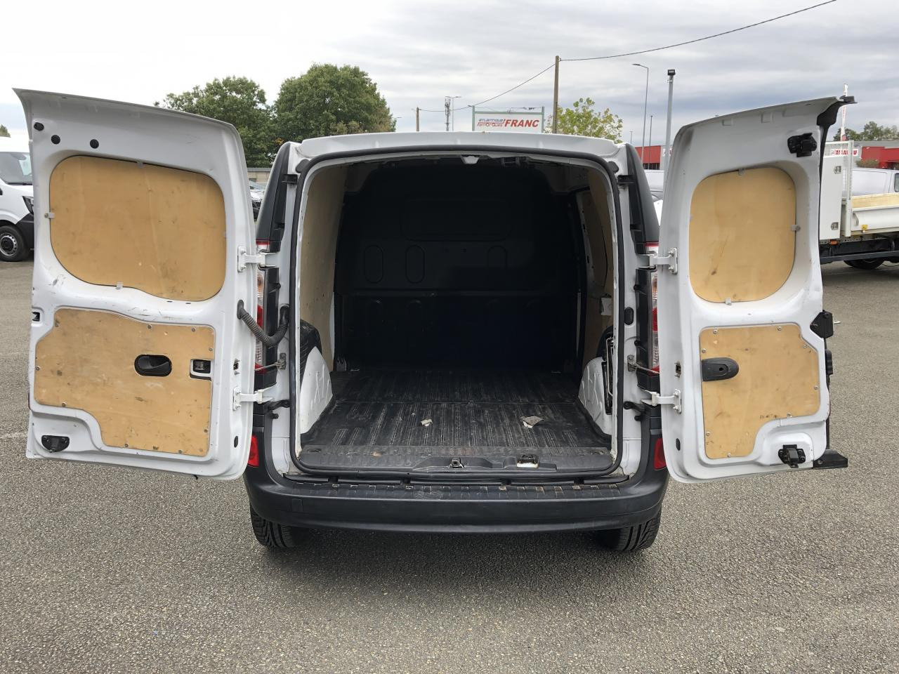 RENAULT KANGOO 1.5 DCI 80CH CONFORT - Furgon: 3 kép. RENAULT KANGOO 1.5 DCI 80CH CONFORT - Furgon: 3 kép.