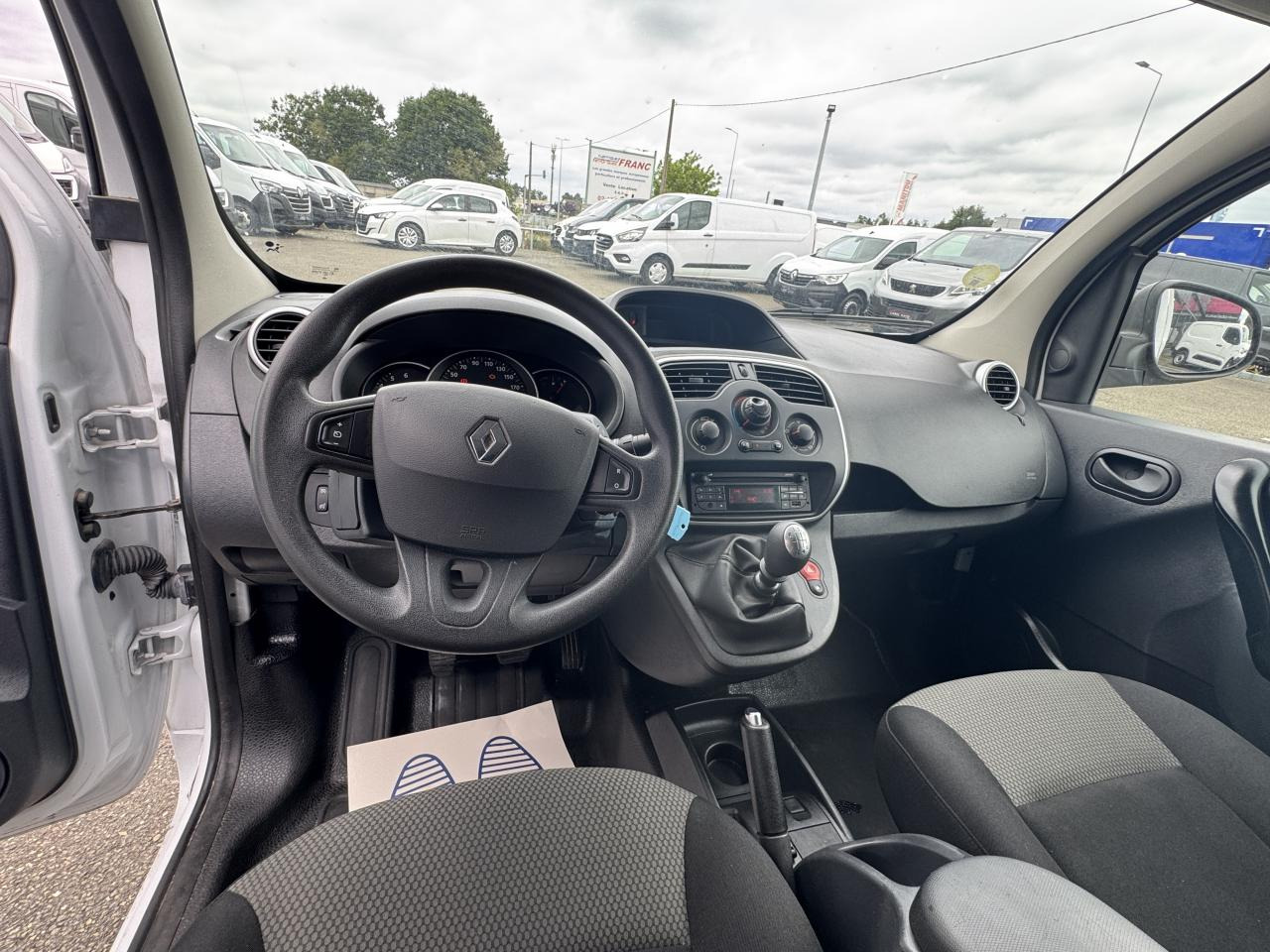 RENAULT KANGOO 1.5 DCI 80CH CONFORT - Furgon: 4 kép. RENAULT KANGOO 1.5 DCI 80CH CONFORT - Furgon: 4 kép.