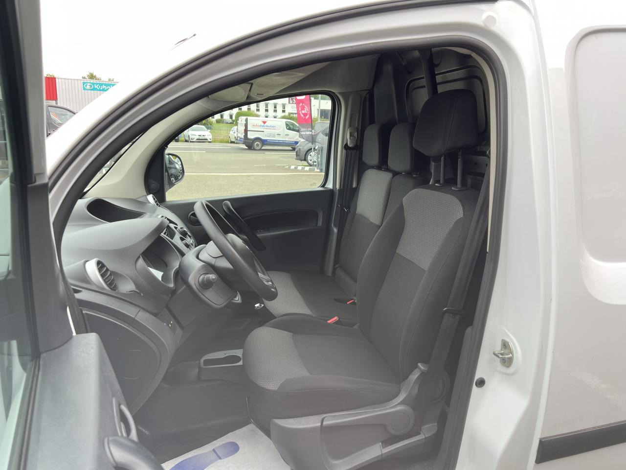 RENAULT KANGOO 1.5 DCI 80CH CONFORT - Furgon: 5 kép. RENAULT KANGOO 1.5 DCI 80CH CONFORT - Furgon: 5 kép.