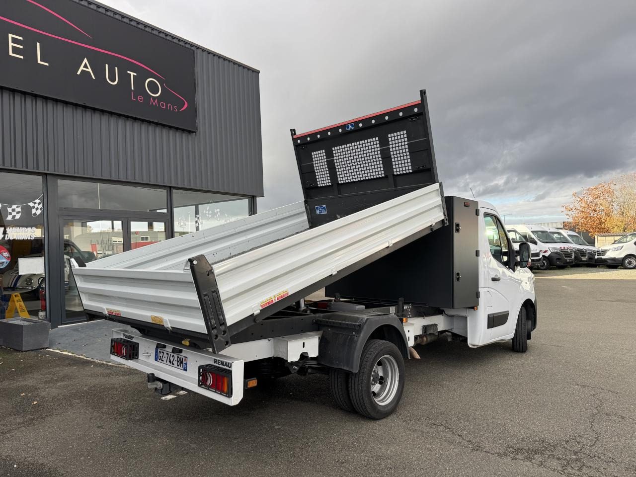 RENAULT MASTER 3T5 BENNE COFFRE RJ 2.3 DCI 145CH PROPULSION - Billenőplatós kisteherautó: 1 kép. RENAULT MASTER 3T5 BENNE COFFRE RJ 2.3 DCI 145CH PROPULSION - Billenőplatós kisteherautó: 1 kép.