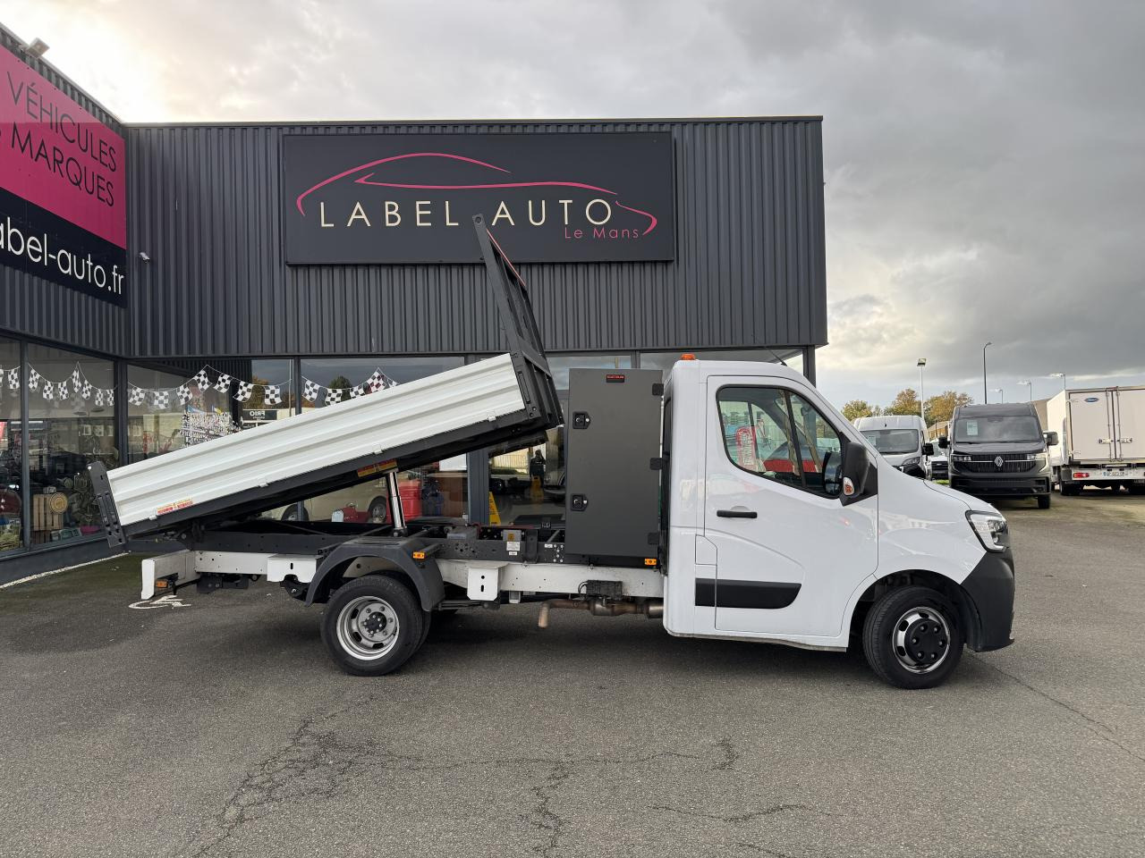 RENAULT MASTER 3T5 BENNE COFFRE RJ 2.3 DCI 145CH PROPULSION - Billenőplatós kisteherautó: 5 kép. RENAULT MASTER 3T5 BENNE COFFRE RJ 2.3 DCI 145CH PROPULSION - Billenőplatós kisteherautó: 5 kép.