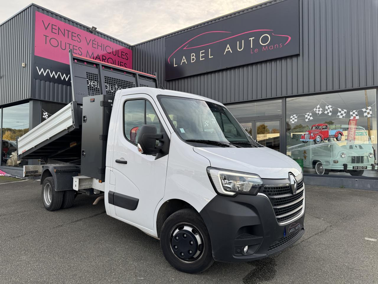 RENAULT MASTER 3T5 BENNE COFFRE RJ 2.3 DCI 145CH PROPULSION - Billenőplatós kisteherautó: 2 kép. RENAULT MASTER 3T5 BENNE COFFRE RJ 2.3 DCI 145CH PROPULSION - Billenőplatós kisteherautó: 2 kép.