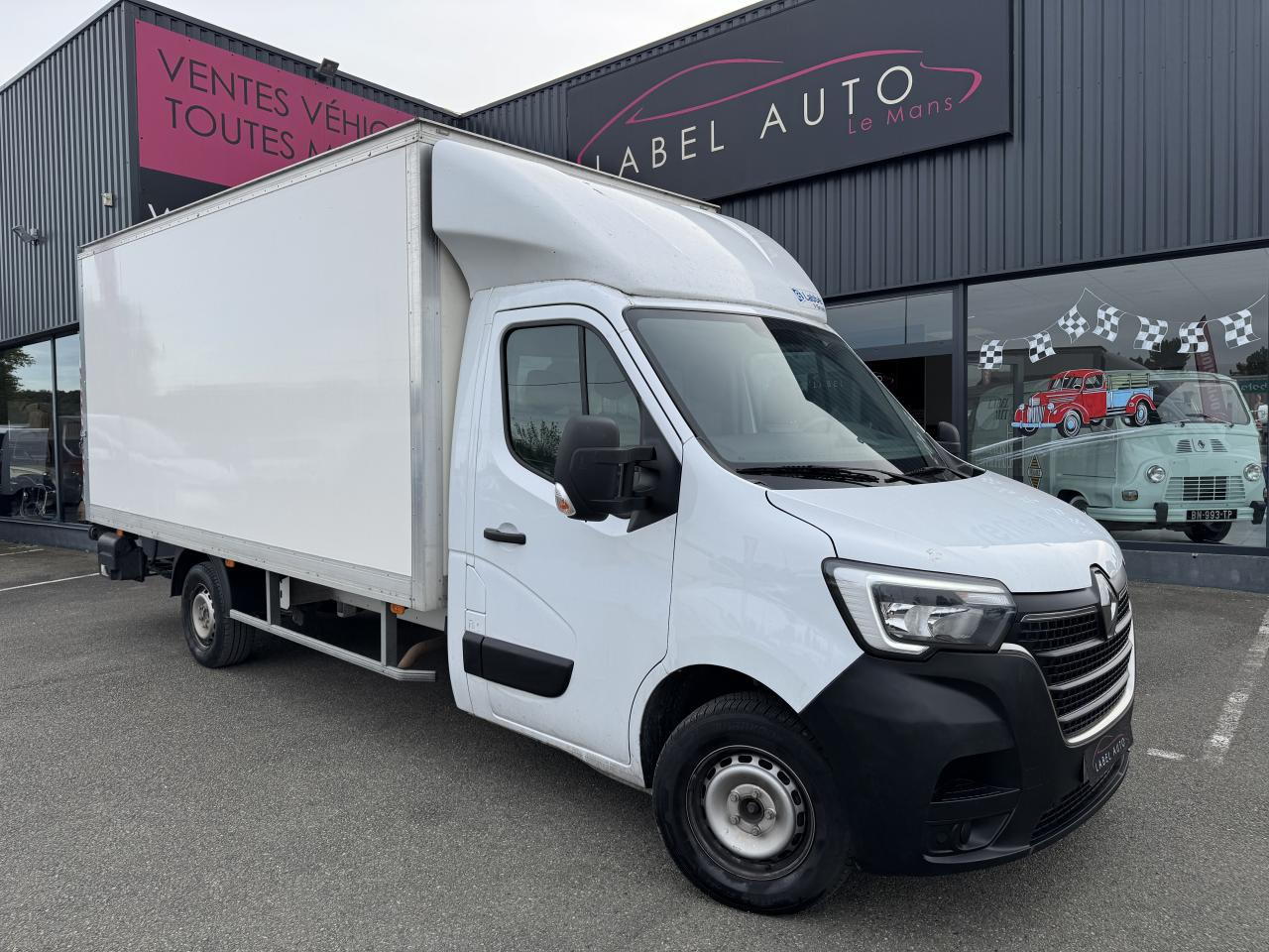 RENAULT MASTER 3T5 CAISSE 20M3 HAYON 2.3 DCI 145CH CONFORT - Dobozos kisteherautó: 1 kép. RENAULT MASTER 3T5 CAISSE 20M3 HAYON 2.3 DCI 145CH CONFORT - Dobozos kisteherautó: 1 kép.