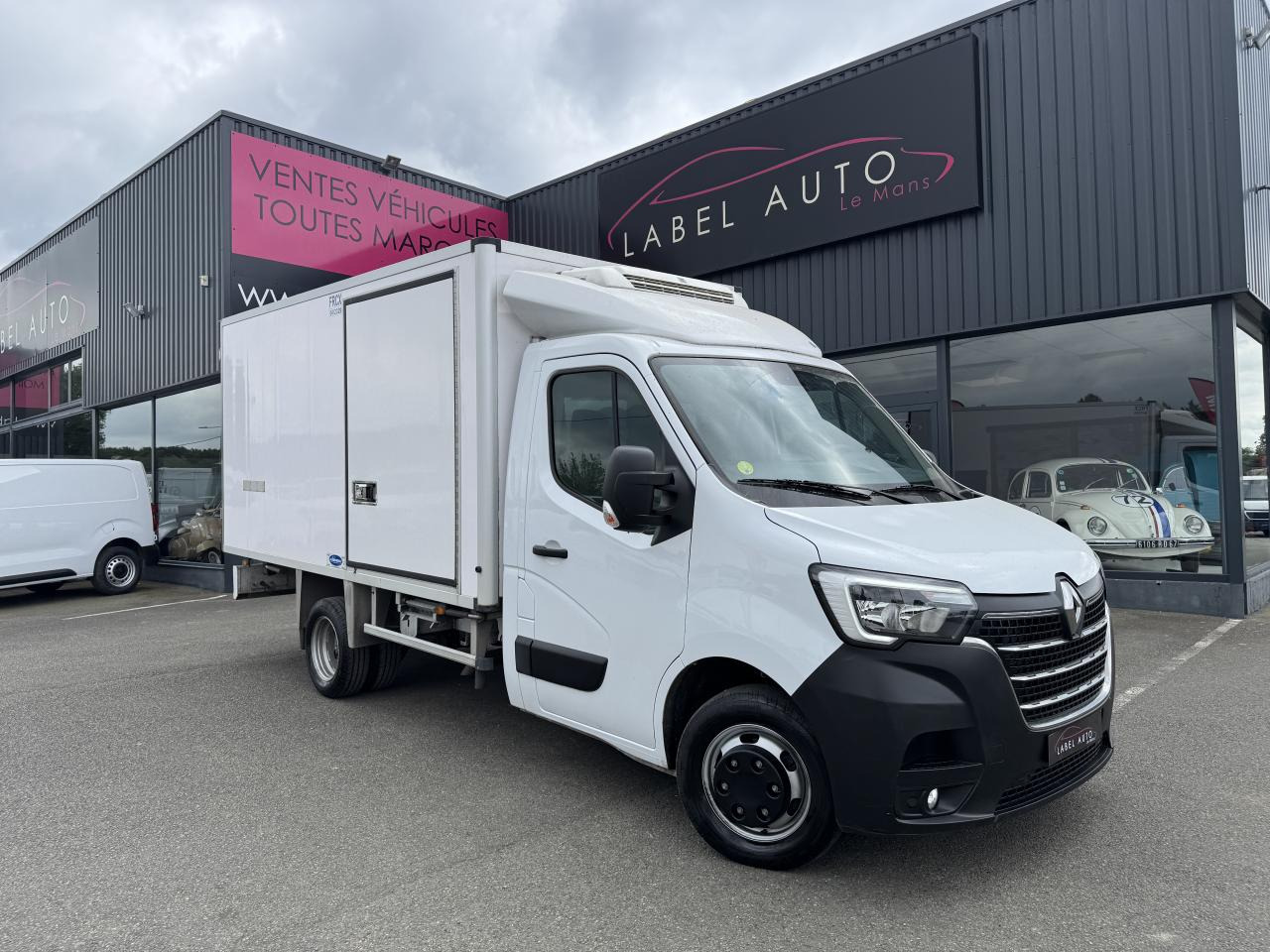 RENAULT MASTER 3T5 CAISSE FRIGO 2.3 DCI 165CH GRAND CONFORT - Hűtős kisteherautó: 2 kép. RENAULT MASTER 3T5 CAISSE FRIGO 2.3 DCI 165CH GRAND CONFORT - Hűtős kisteherautó: 2 kép.
