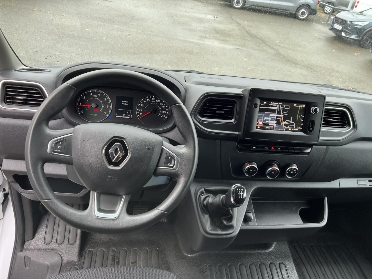 RENAULT Master Grand Confort F3300 L2H2 2.3 dCi - 135 III FOURGON Fourgon L2H2 Traction PHASE 3 - Furgon: 4 kép. RENAULT Master Grand Confort F3300 L2H2 2.3 dCi - 135 III FOURGON Fourgon L2H2 Traction PHASE 3 - Furgon: 4 kép.