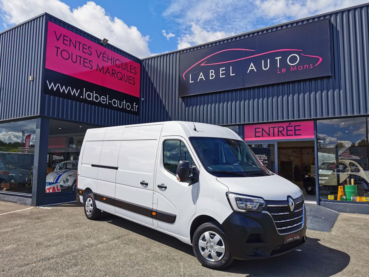 RENAULT Master Grand Confort F3500 L3H2 2.3 dCi - 135 III FOURGON Fourgon L3H2 Traction PHASE 3 - Furgon: 1 kép. RENAULT Master Grand Confort F3500 L3H2 2.3 dCi - 135 III FOURGON Fourgon L3H2 Traction PHASE 3 - Furgon: 1 kép.