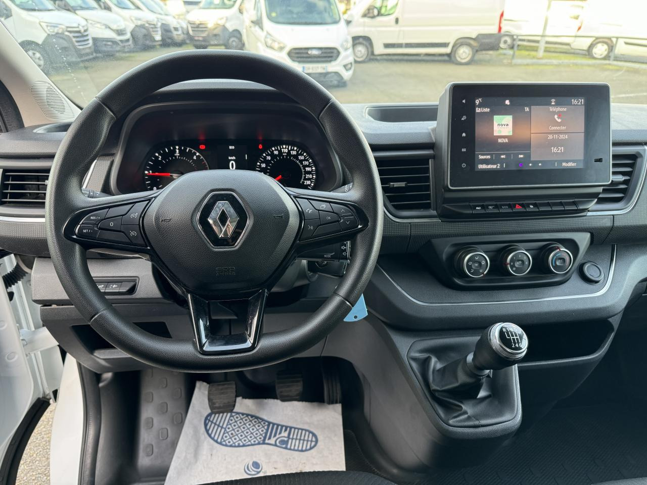 RENAULT TRAFIC L2H1 2.0 DCI 130CH GRAND CONFORT - Furgon: 4 kép. RENAULT TRAFIC L2H1 2.0 DCI 130CH GRAND CONFORT - Furgon: 4 kép.