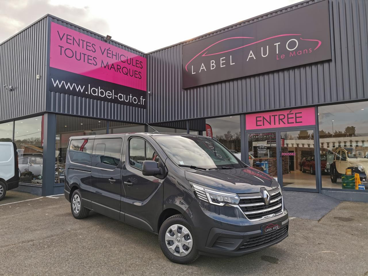 RENAULT Trafic L2 2.0 Energy dCi - 150 - S&S III COMBI Combi Zen L2H1 PHASE 3 - Minibusz, Kisbusz: 3 kép. RENAULT Trafic L2 2.0 Energy dCi - 150 - S&S III COMBI Combi Zen L2H1 PHASE 3 - Minibusz, Kisbusz: 3 kép.