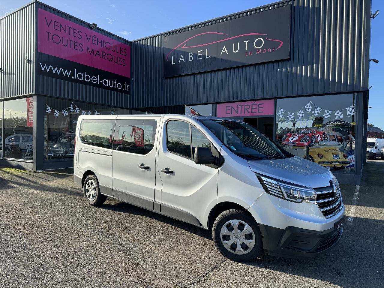 RENAULT Trafic L2 2.0 Energy dCi - 150 - S&S III COMBI Combi Zen L2H1 PHASE 3 - Duplakabinos kisteherautó: 3 kép. RENAULT Trafic L2 2.0 Energy dCi - 150 - S&S III COMBI Combi Zen L2H1 PHASE 3 - Duplakabinos kisteherautó: 3 kép.